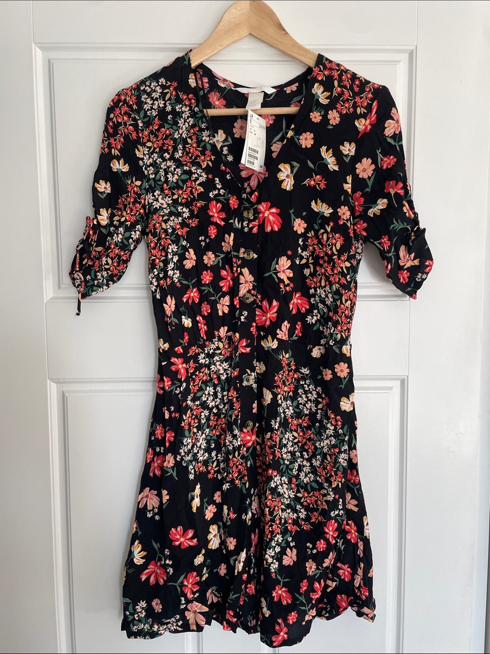 NWT H&M Black Floral V-Neck Short Dress